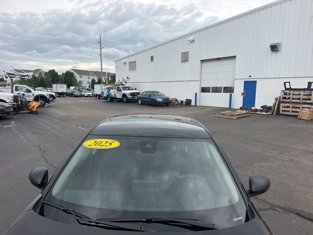 Used 2025 Nissan Altima 2.5 SV FWD image 13