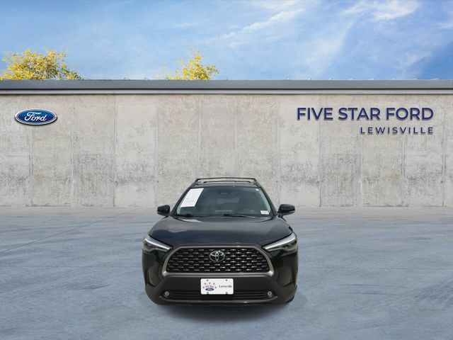 Used 2024 Toyota Corolla Cross XLE w/ Convenience Package FWD image 3