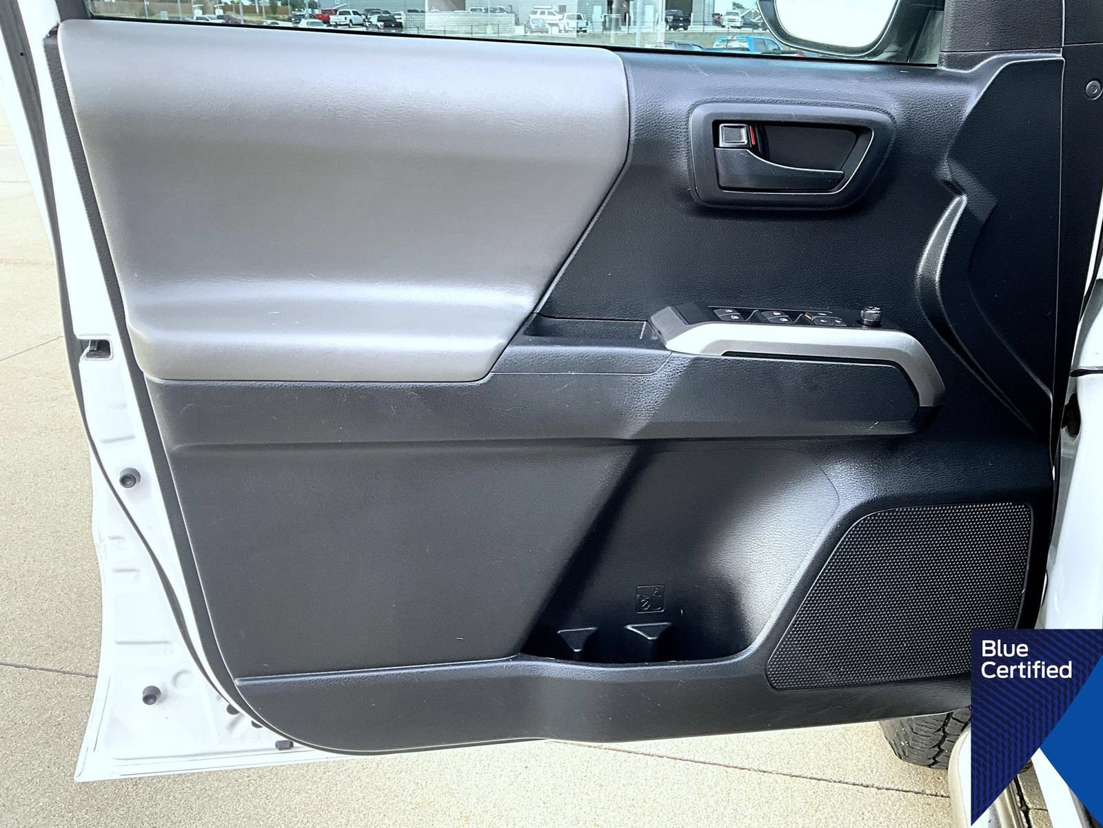 Used 2019 Toyota Tacoma SR5 AWD/4WD image 9