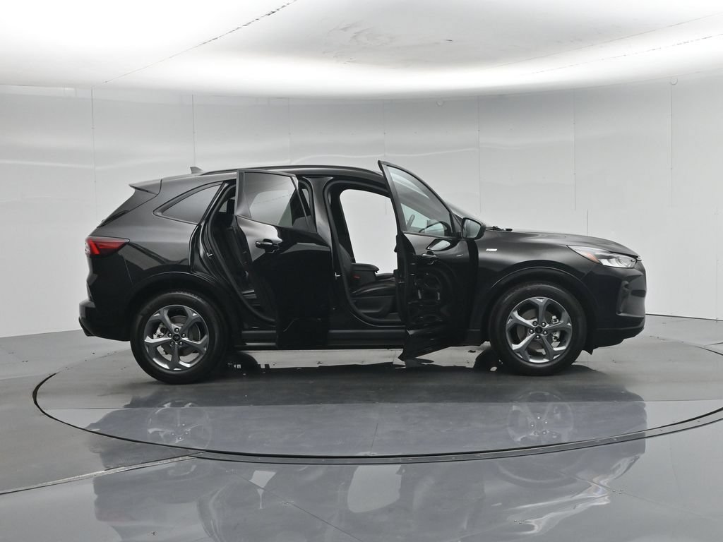 Certified 2023 Ford Escape ST-Line w/ Tech Pack #1 FWD image 5