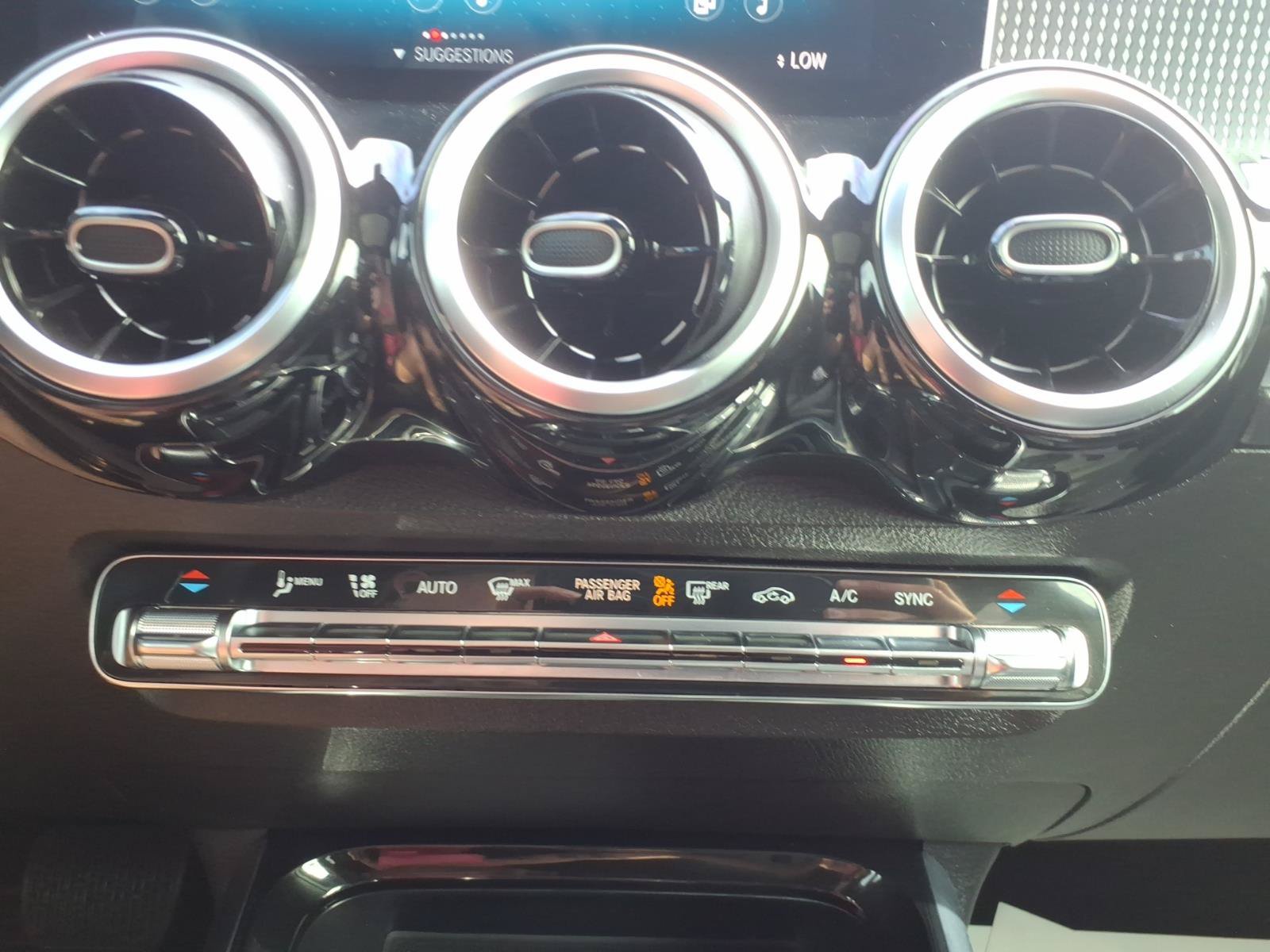 Used 2020 Mercedes-Benz GLB 250 4MATIC w/ Premium Package image 20