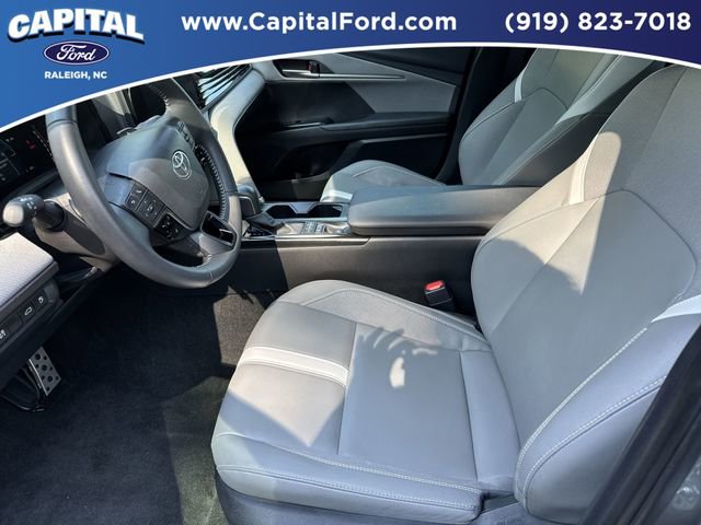 Used 2025 Toyota Camry SE FWD image 19