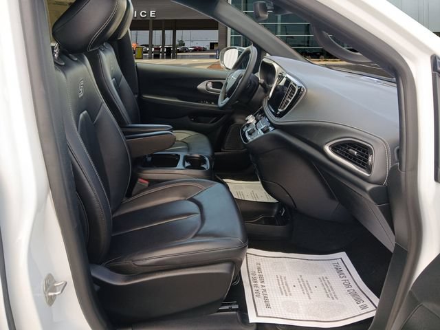Used 2024 Chrysler Pacifica Limited FWD image 15