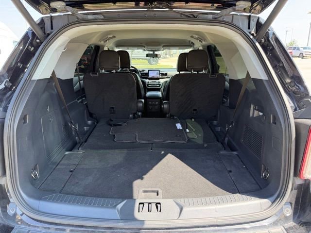 Certified 2021 Ford Explorer XLT w/ Equipment Group 202A RWD image 6