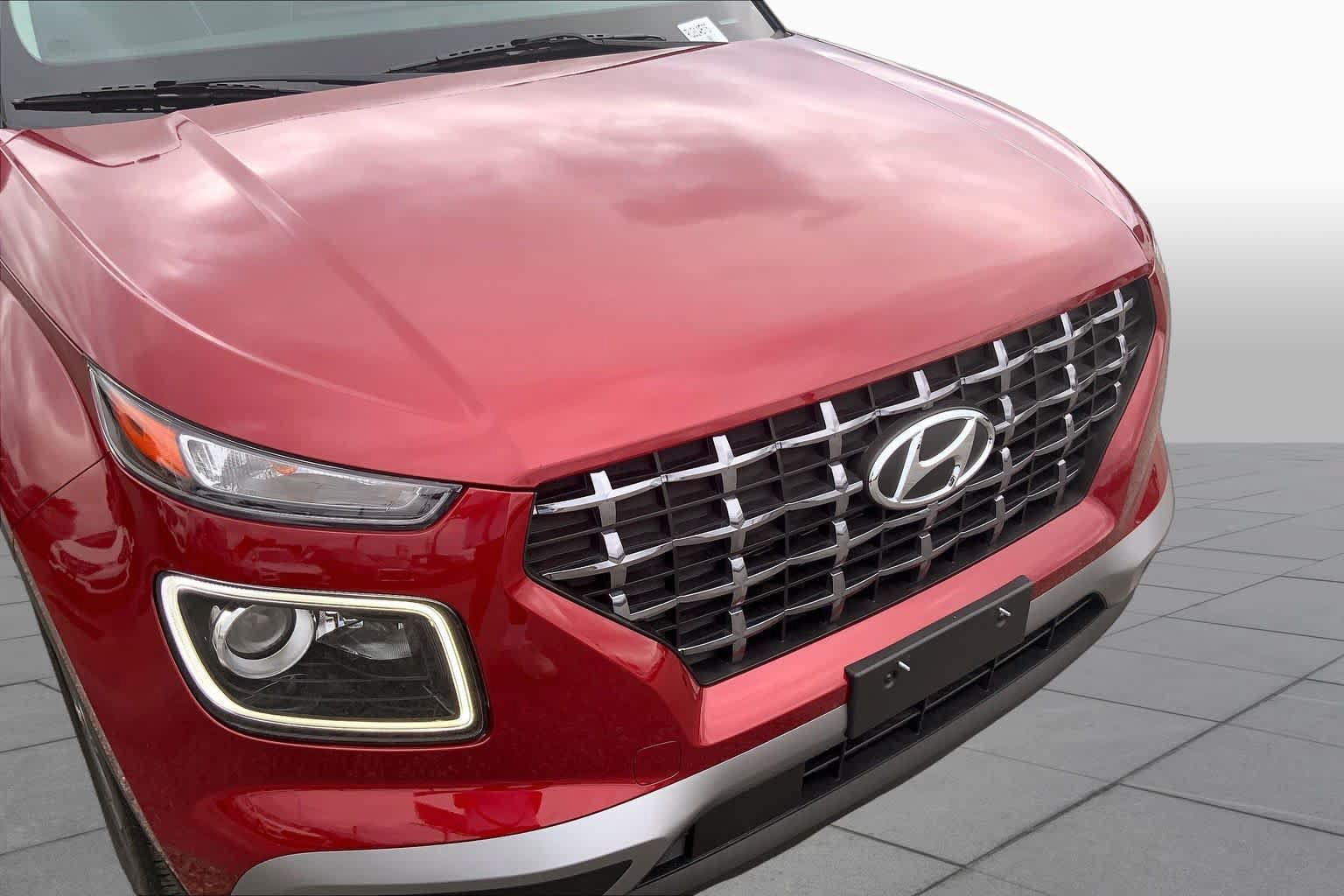 Used 2024 Hyundai Venue Limited FWD image 29