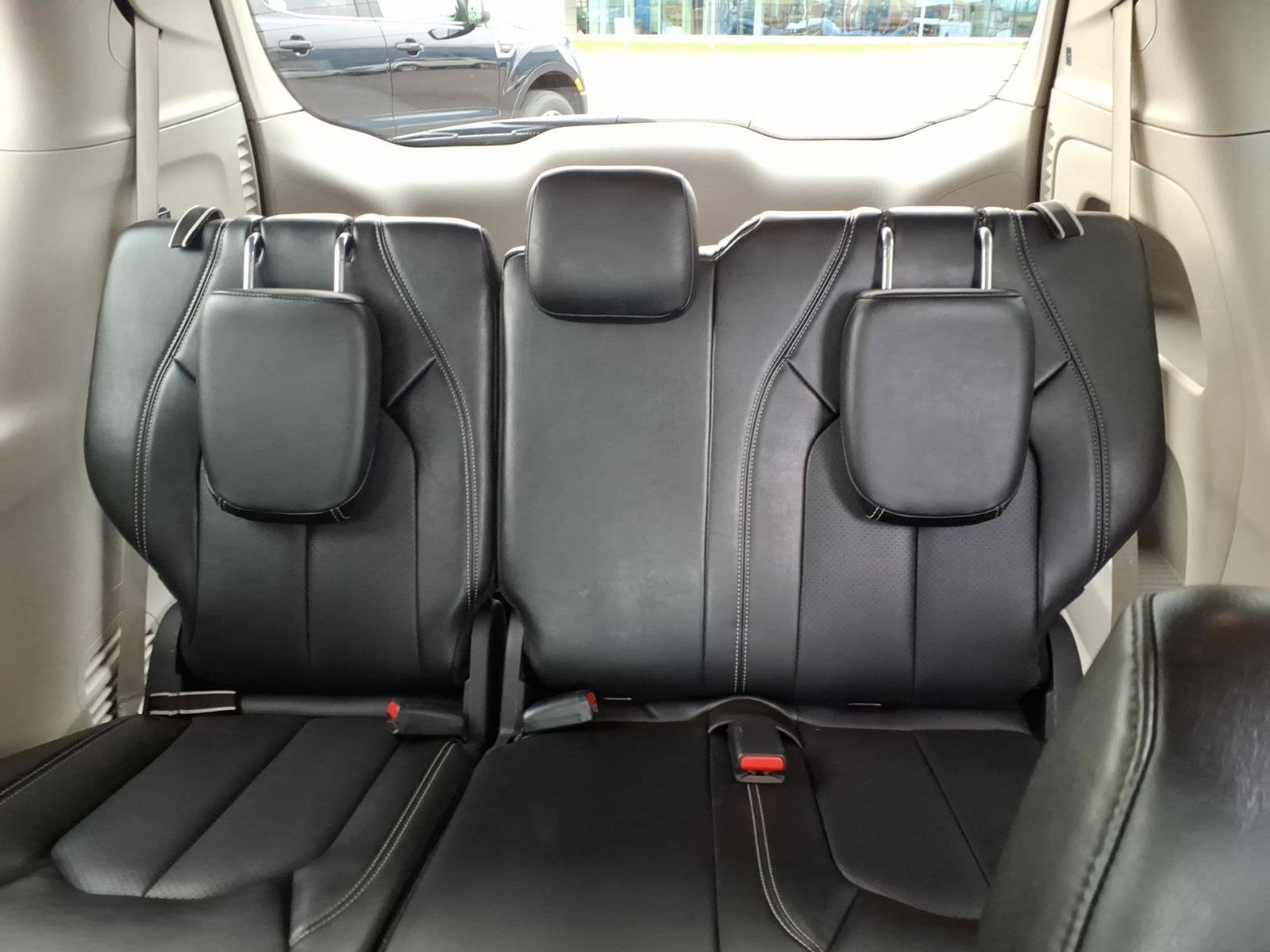 Used 2024 Chrysler Pacifica Touring-L image 14