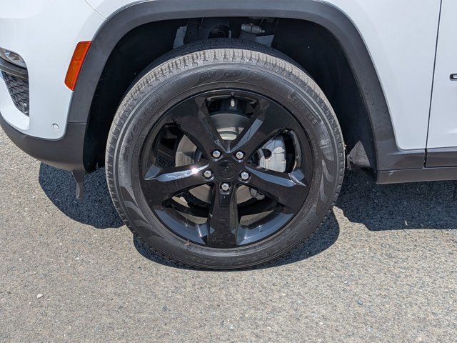Used 2023 Jeep Grand Cherokee Limited w/ Luxury Tech Group II AWD/4WD image 11