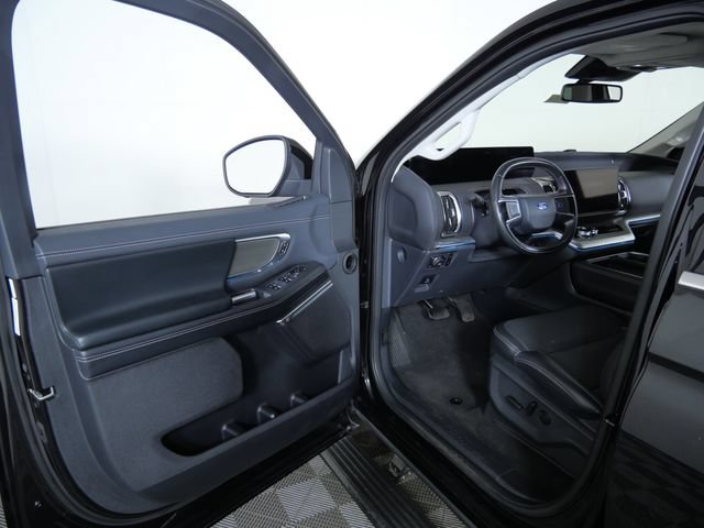 Certified 2025 Ford Expedition Platinum w/ Driver's Package AWD/4WD image 18