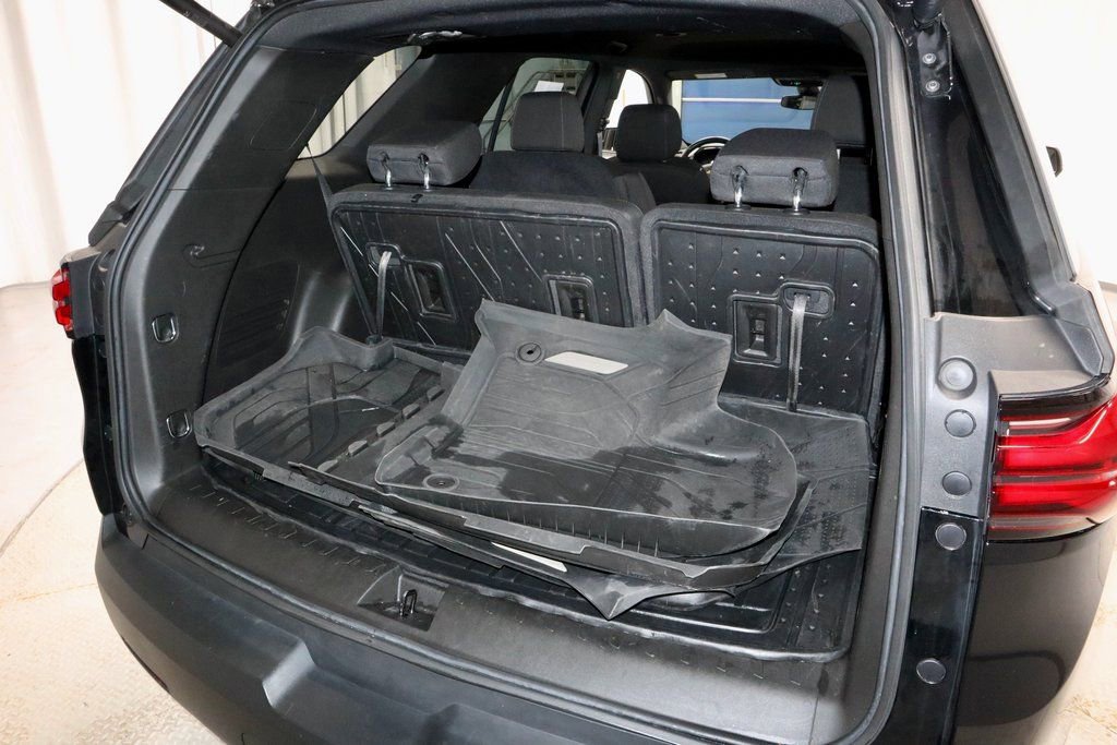 Used 2023 Chevrolet Traverse LT w/ LPO, Floor Liner Package image 15