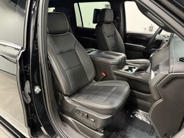 Used 2023 GMC Yukon XL SLT w/ SLT Luxury Package image 42