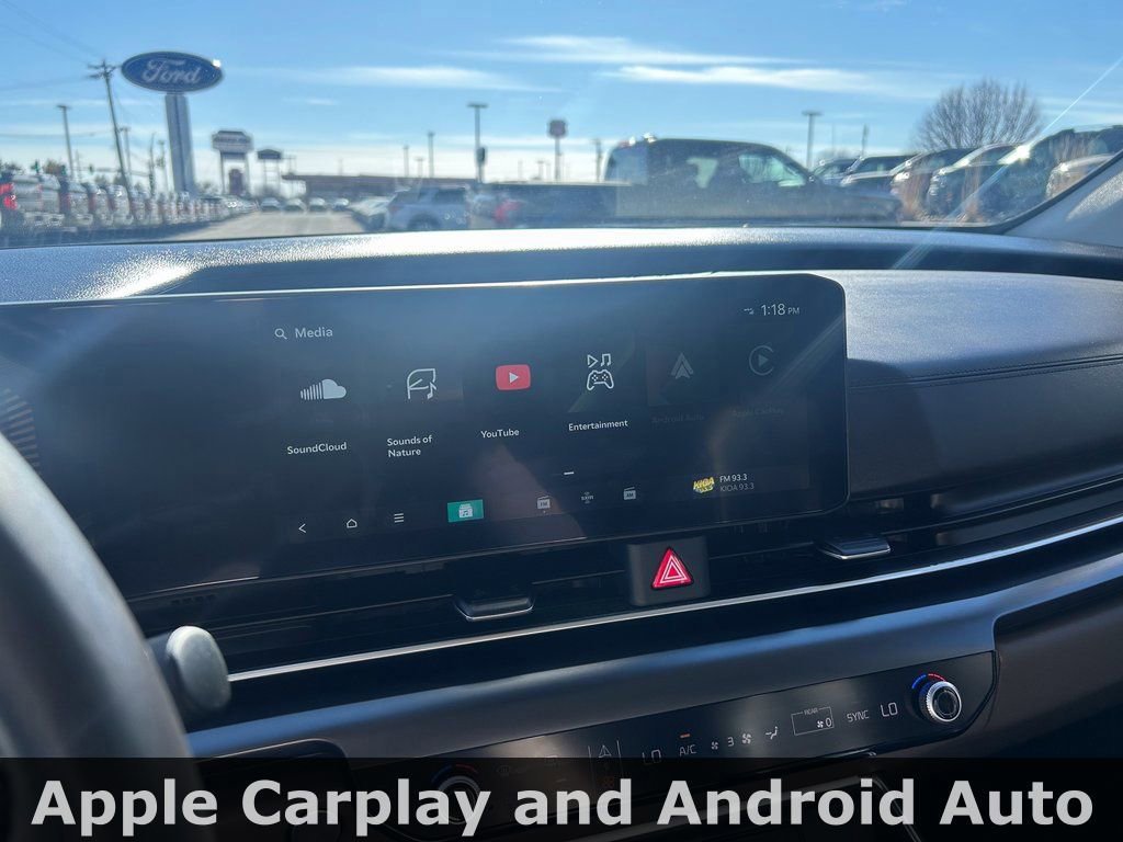 Used 2025 Kia Carnival image 23