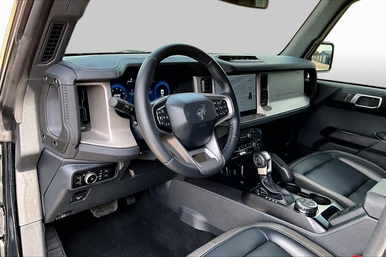 Certified 2025 Ford Bronco Outer Banks w/ Sasquatch Package AWD/4WD image 18
