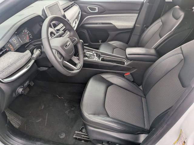 Used 2025 Jeep Compass Latitude w/ Sun & Sound Group AWD/4WD image 12
