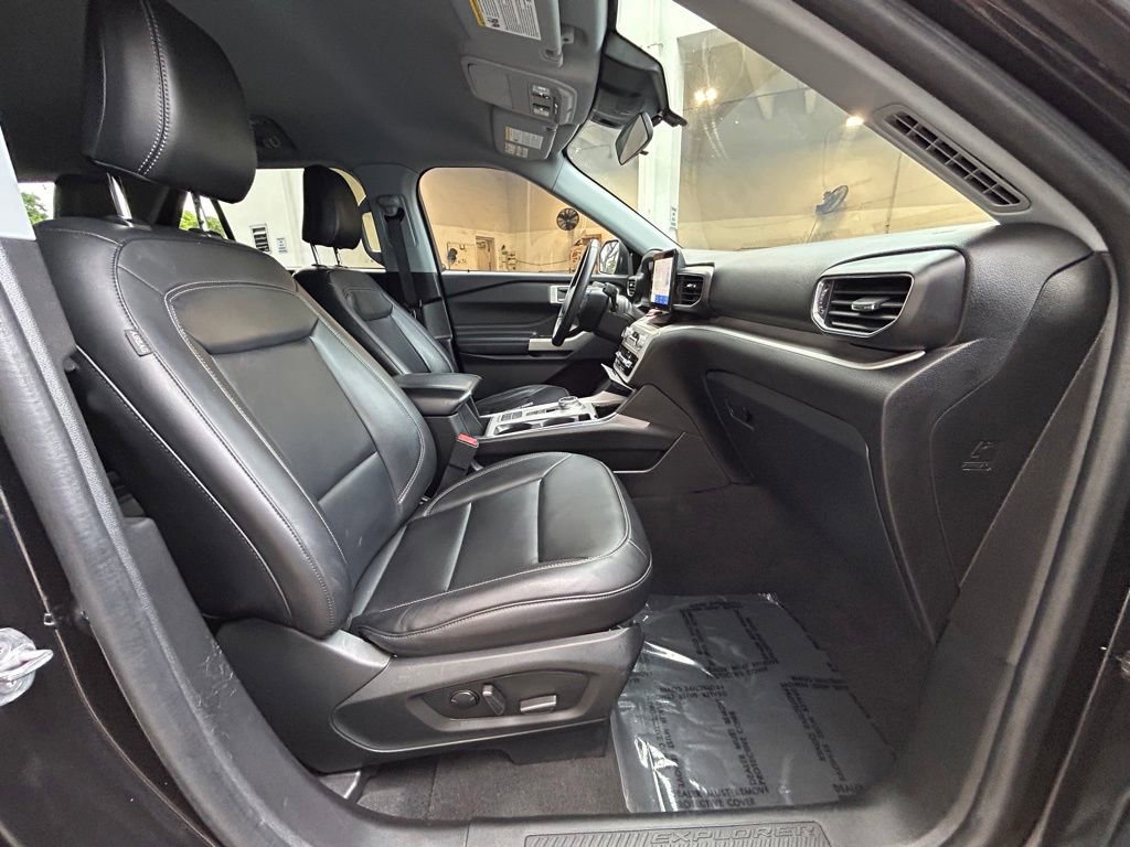 Certified 2022 Ford Explorer XLT w/ Equipment Group 202A RWD image 22