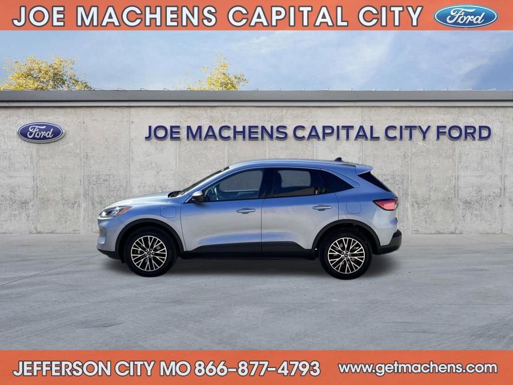 Certified 2022 Ford Escape SE image 2