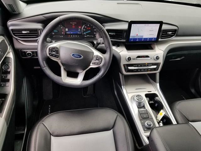 Certified 2023 Ford Explorer XLT w/ Equipment Group 202A AWD/4WD image 17