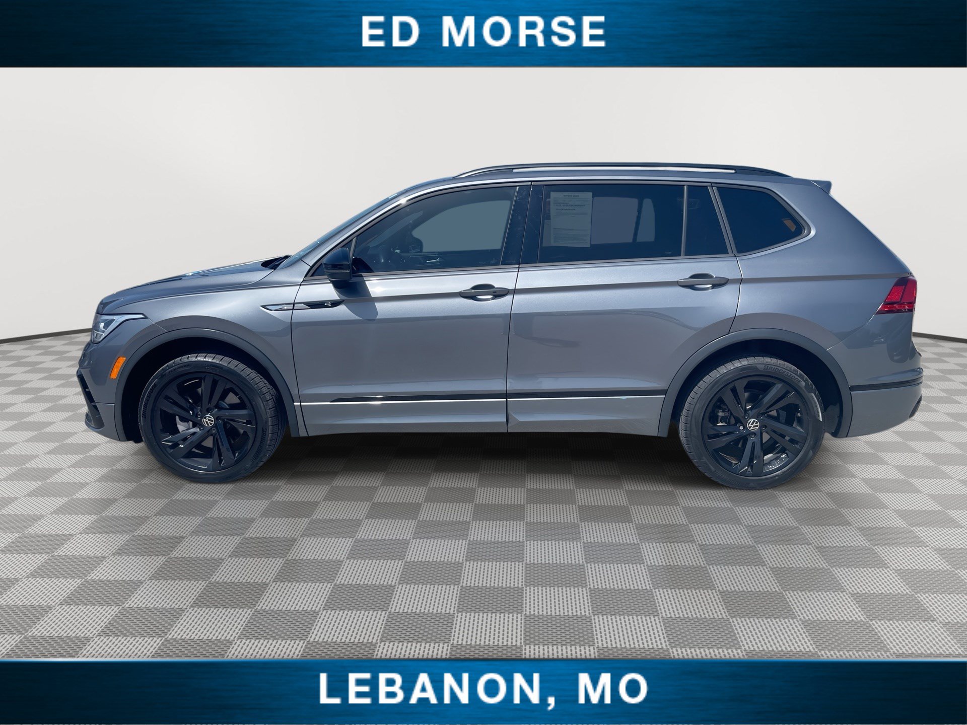 Used 2024 Volkswagen Tiguan SE R-Line AWD/4WD image 5