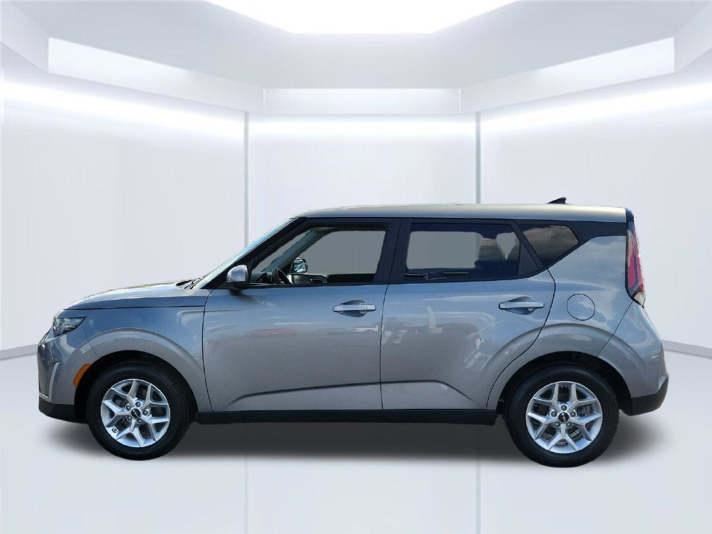 Used 2025 Kia Soul LX w/ LX Technology Package FWD image 8