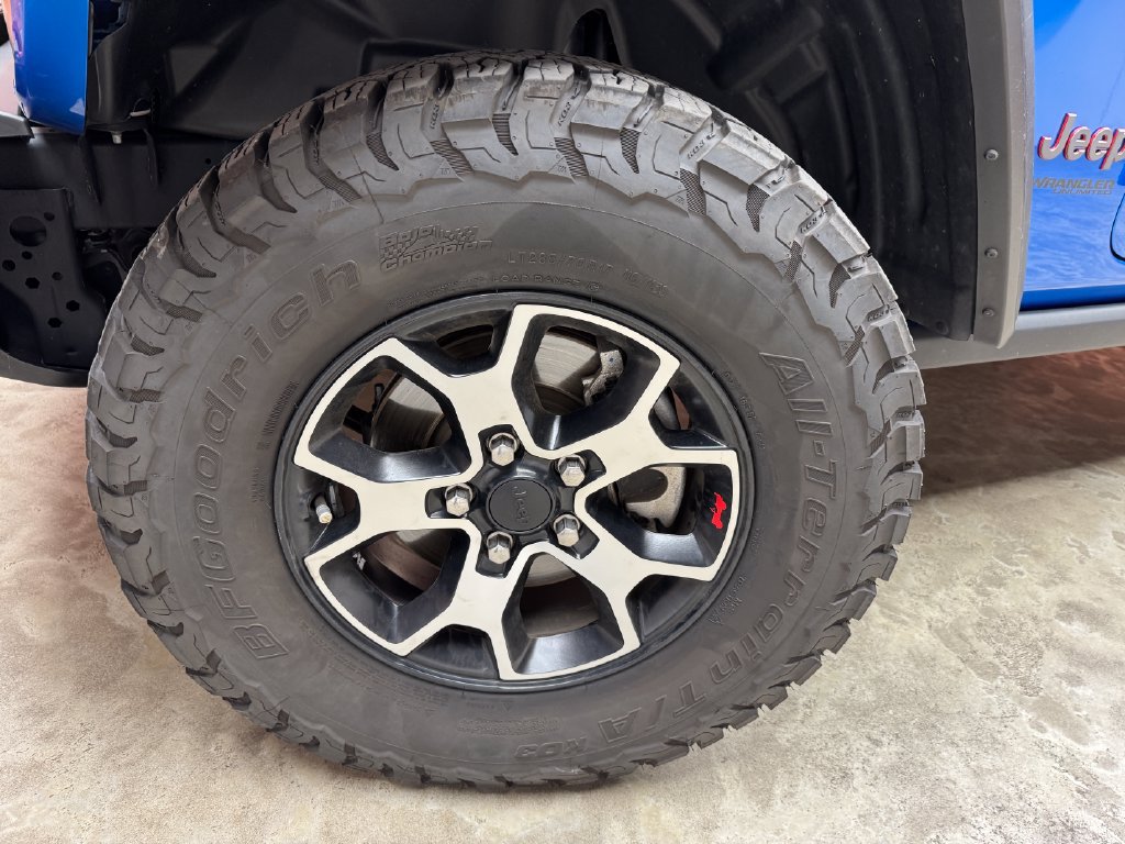 Used 2022 Jeep Wrangler Unlimited Rubicon w/ Dual Top Group AWD/4WD image 30