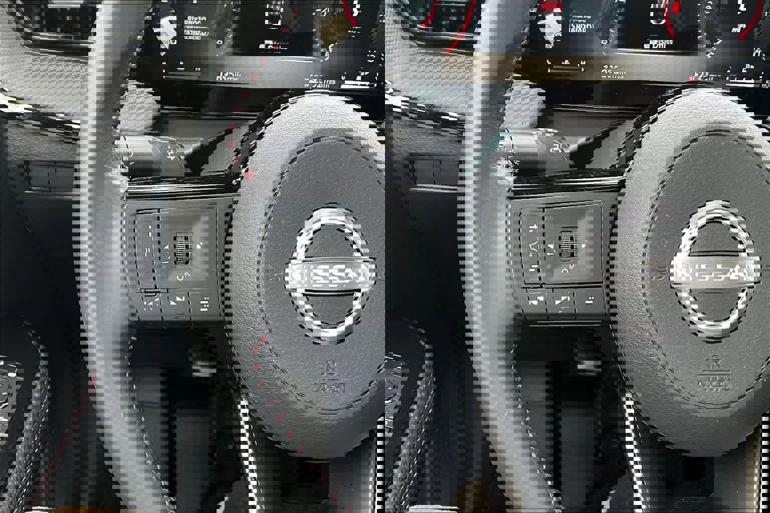 Used 2025 Nissan Kicks SR image 24