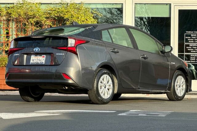 Used 2022 Toyota Prius LE image 4
