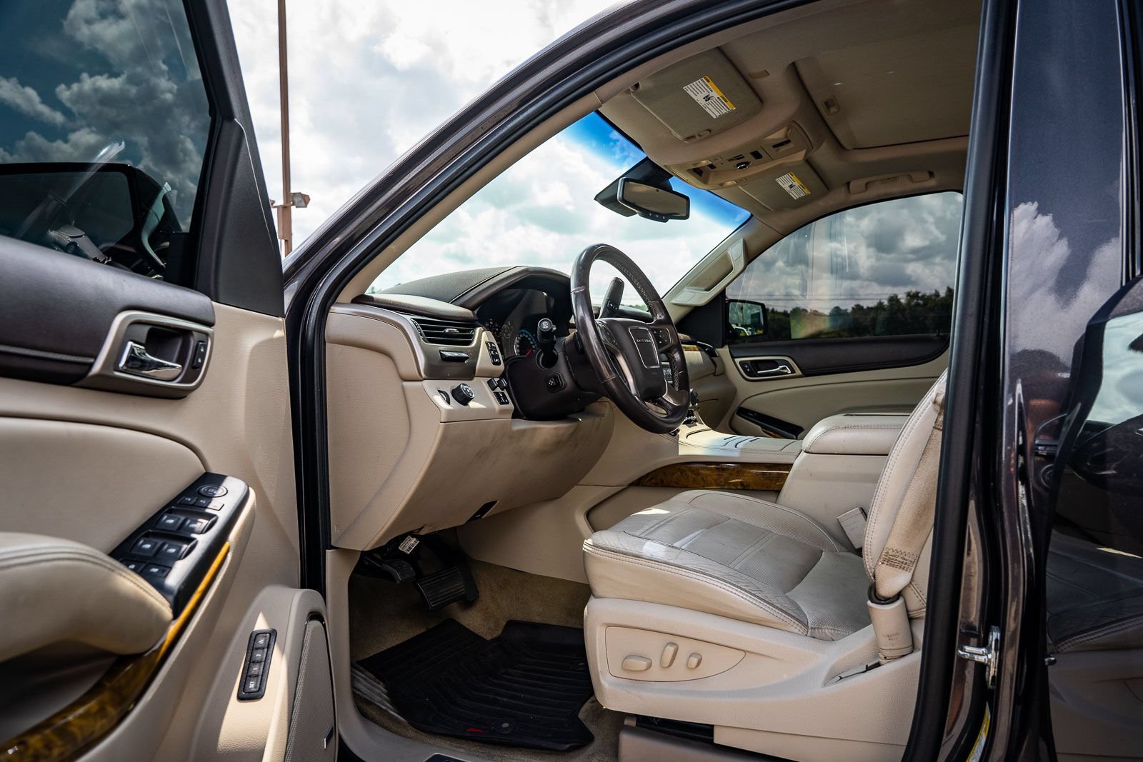 Used 2017 GMC Yukon Denali w/ Open Road Package RWD image 18