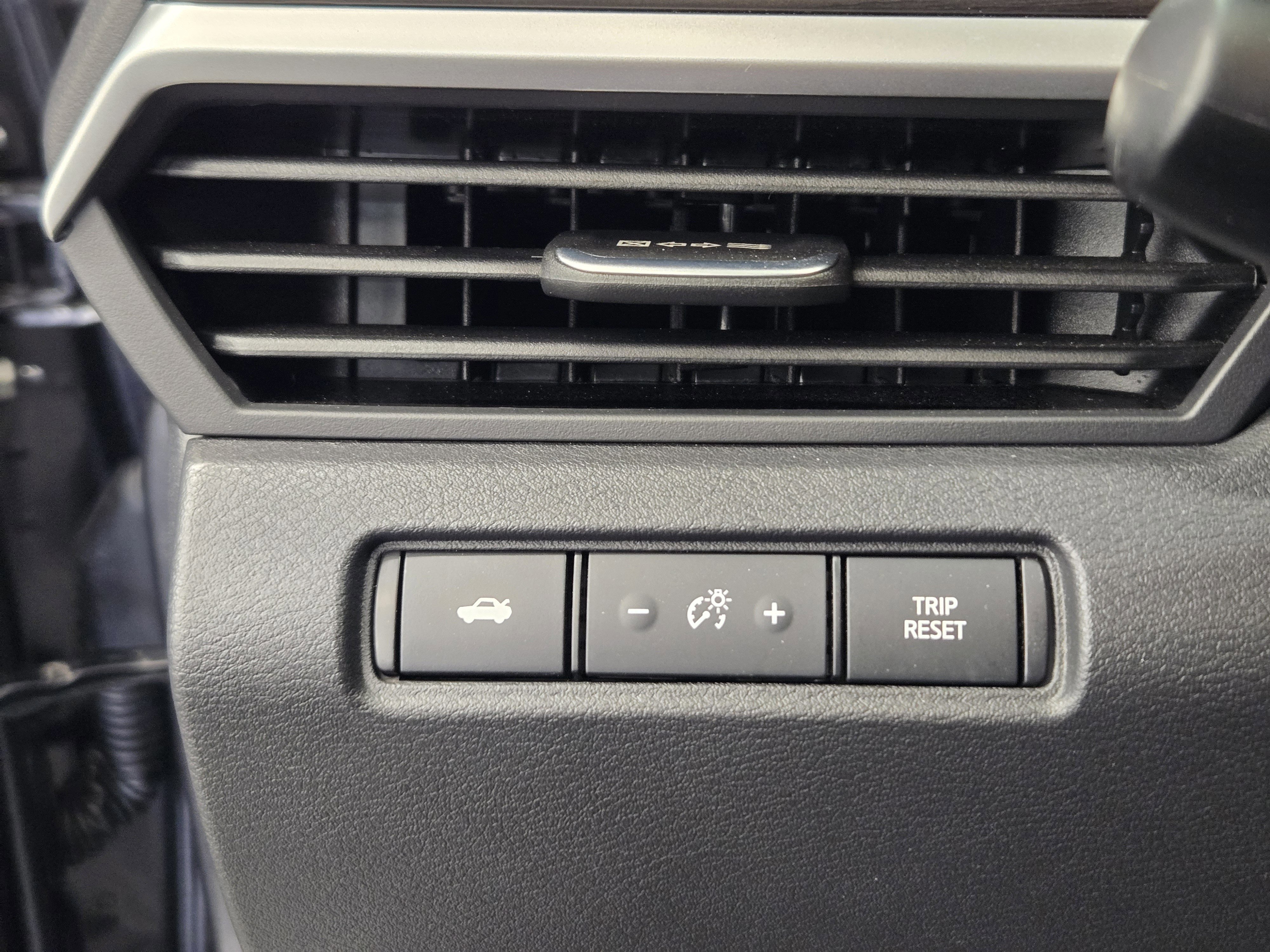 Used 2025 Nissan Altima 2.5 SV image 21