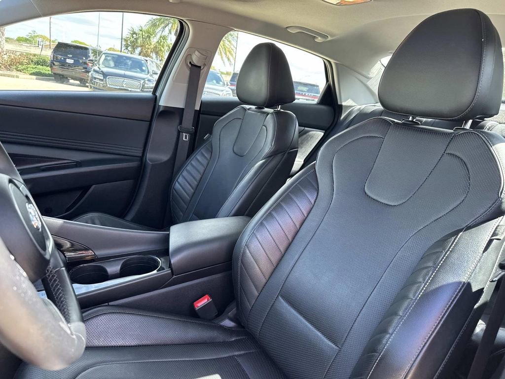 Used 2022 Hyundai Elantra Limited image 20