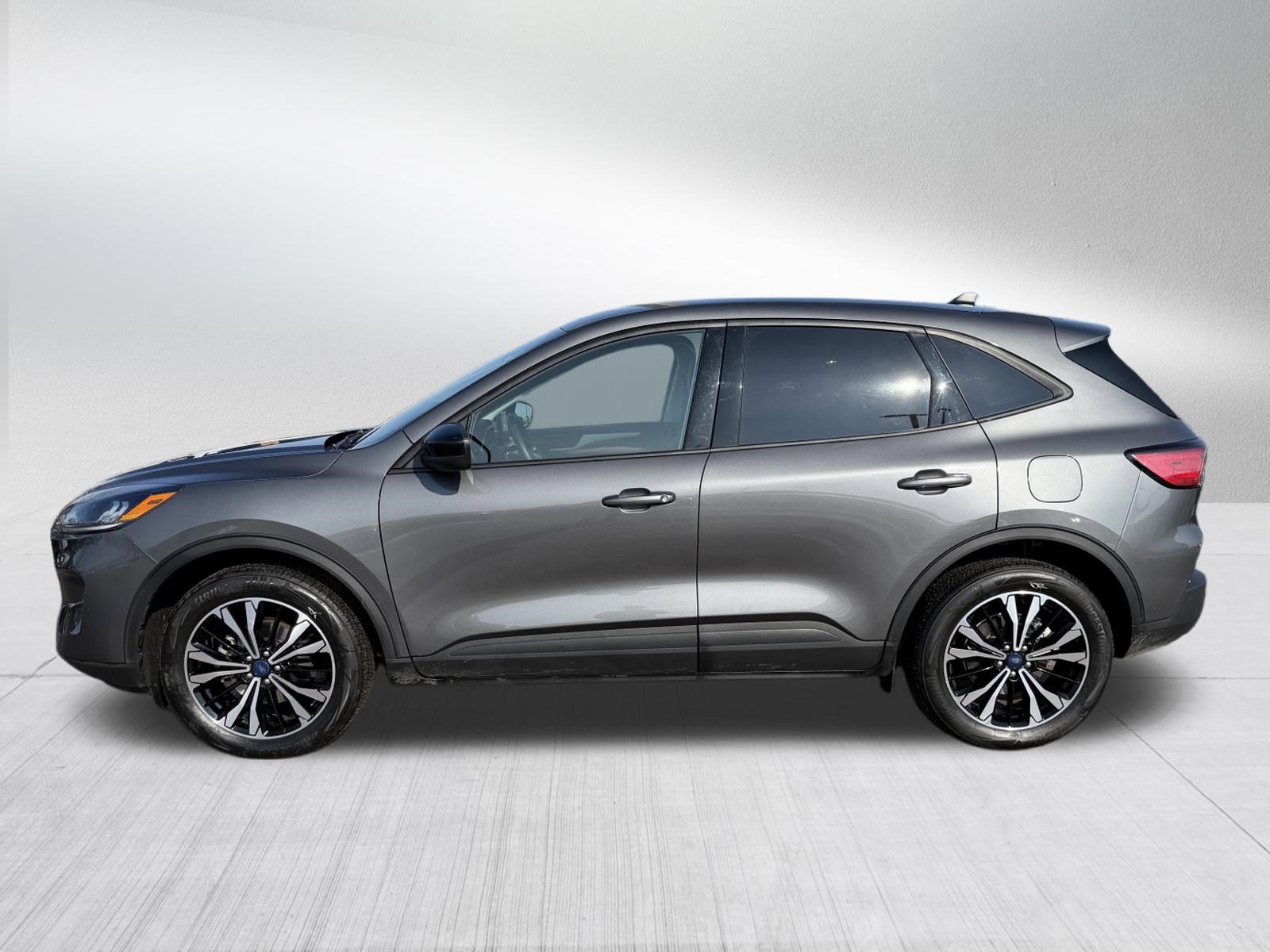 Certified 2022 Ford Escape SE w/ SE Sport Appearance Package image 2