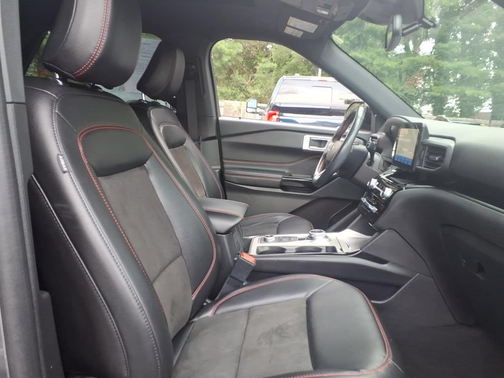 Certified 2024 Ford Explorer ST-Line w/ Class IV Trailer Tow Package AWD/4WD image 10