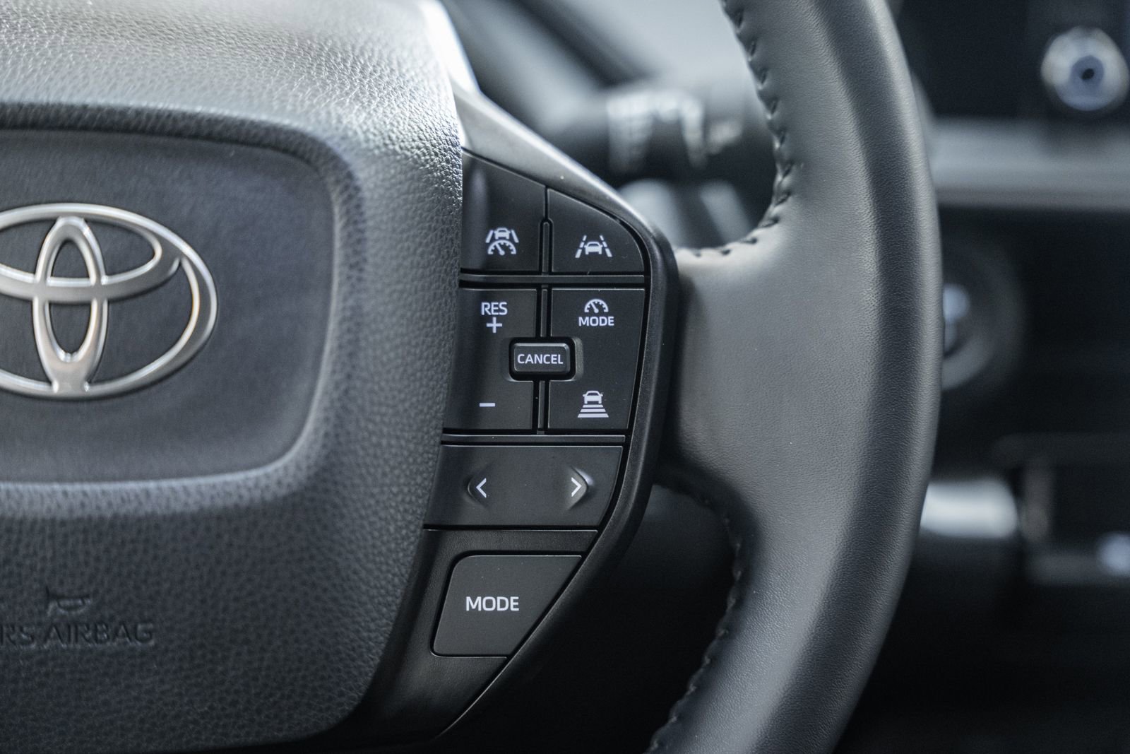 Used 2024 Toyota Prius LE FWD image 27