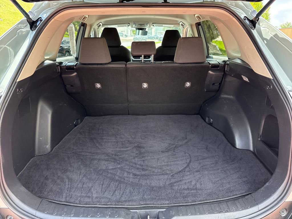 Used 2021 Toyota RAV4 XLE AWD/4WD image 8