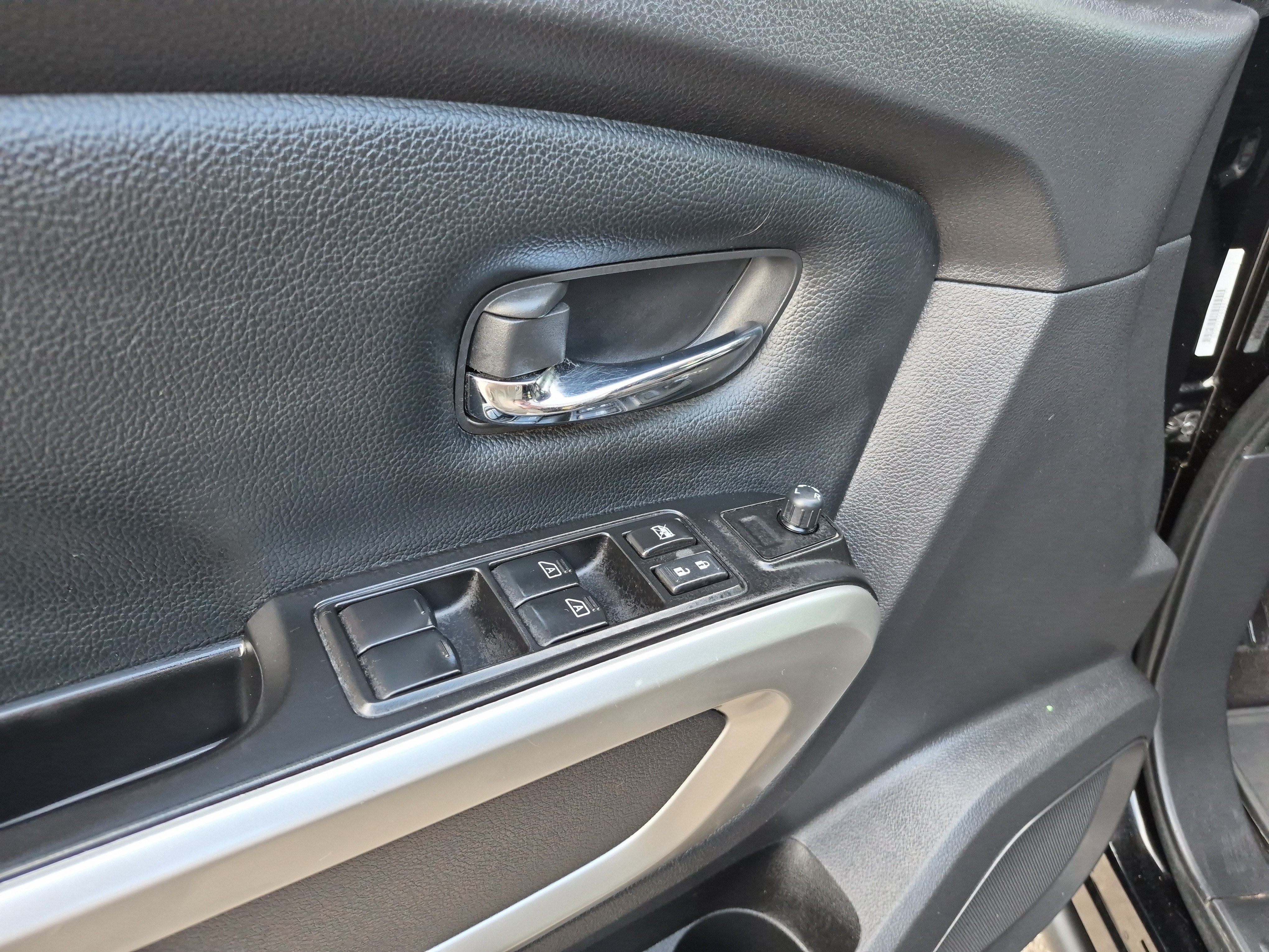Used 2023 Nissan Titan SV w/ SV Convenience Package AWD/4WD image 13