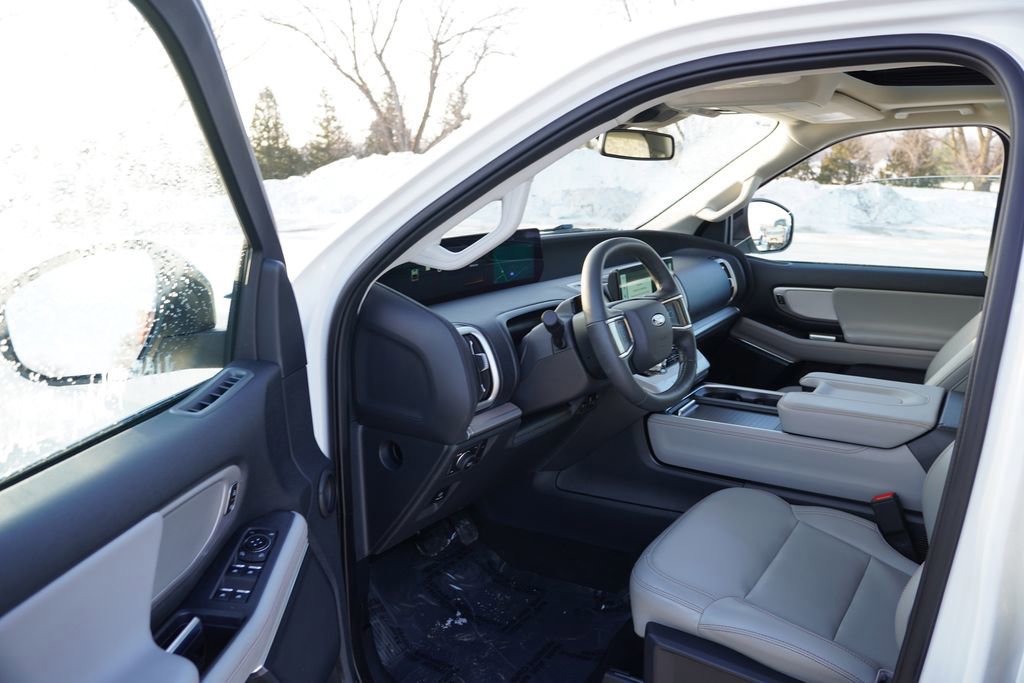 Certified 2025 Ford Expedition Active image 16