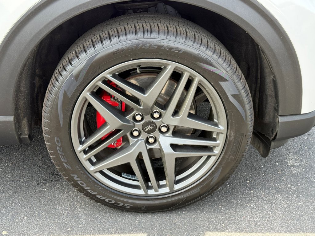 Certified 2025 Ford Explorer ST-Line w/ ST-Line Street Pack image 9