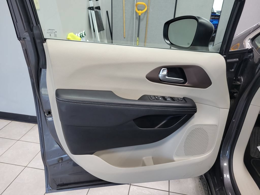 Used 2023 Chrysler Voyager LX FWD image 38