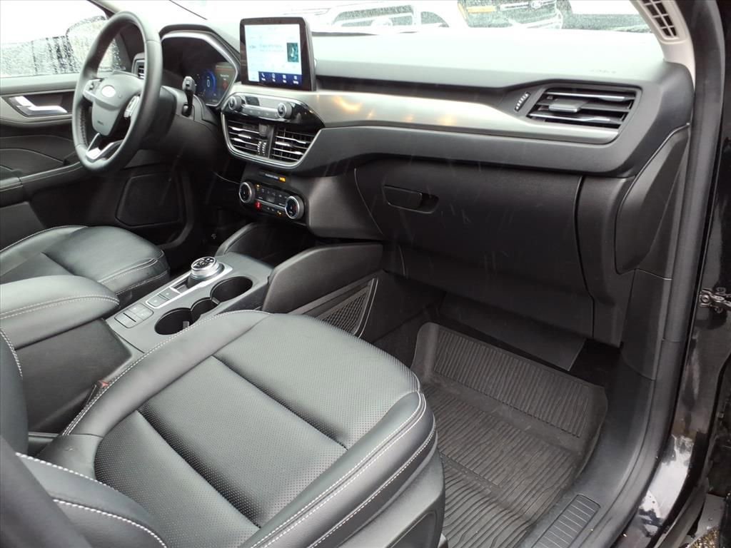 Certified 2022 Ford Escape Titanium image 10
