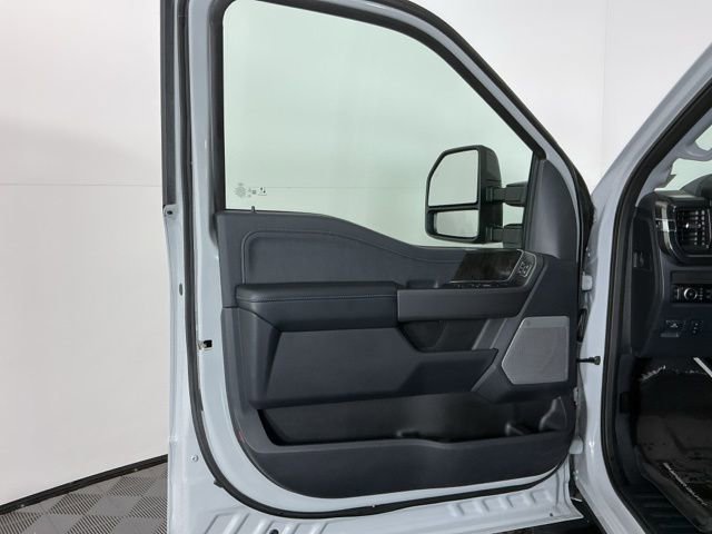 Certified 2025 Ford F350 Lariat w/ Black Appearance Package image 15