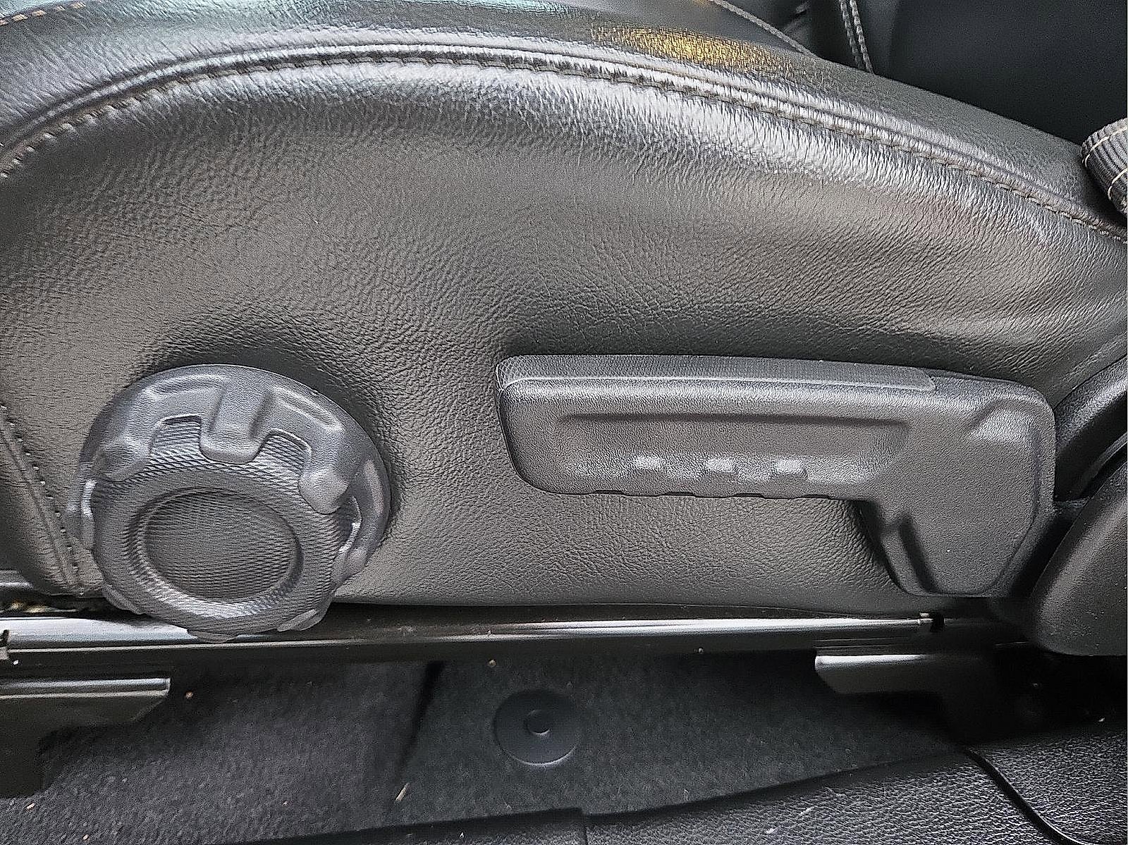 Used 2022 Jeep Wrangler Unlimited Sahara w/ Cold Weather Group image 15