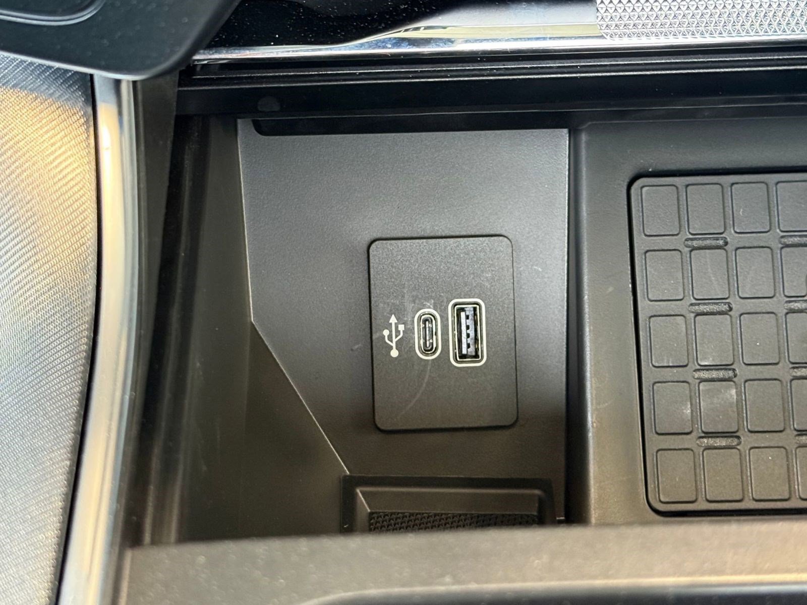 Certified 2025 Ford F150 Platinum w/ Equipment Group 702A High image 32