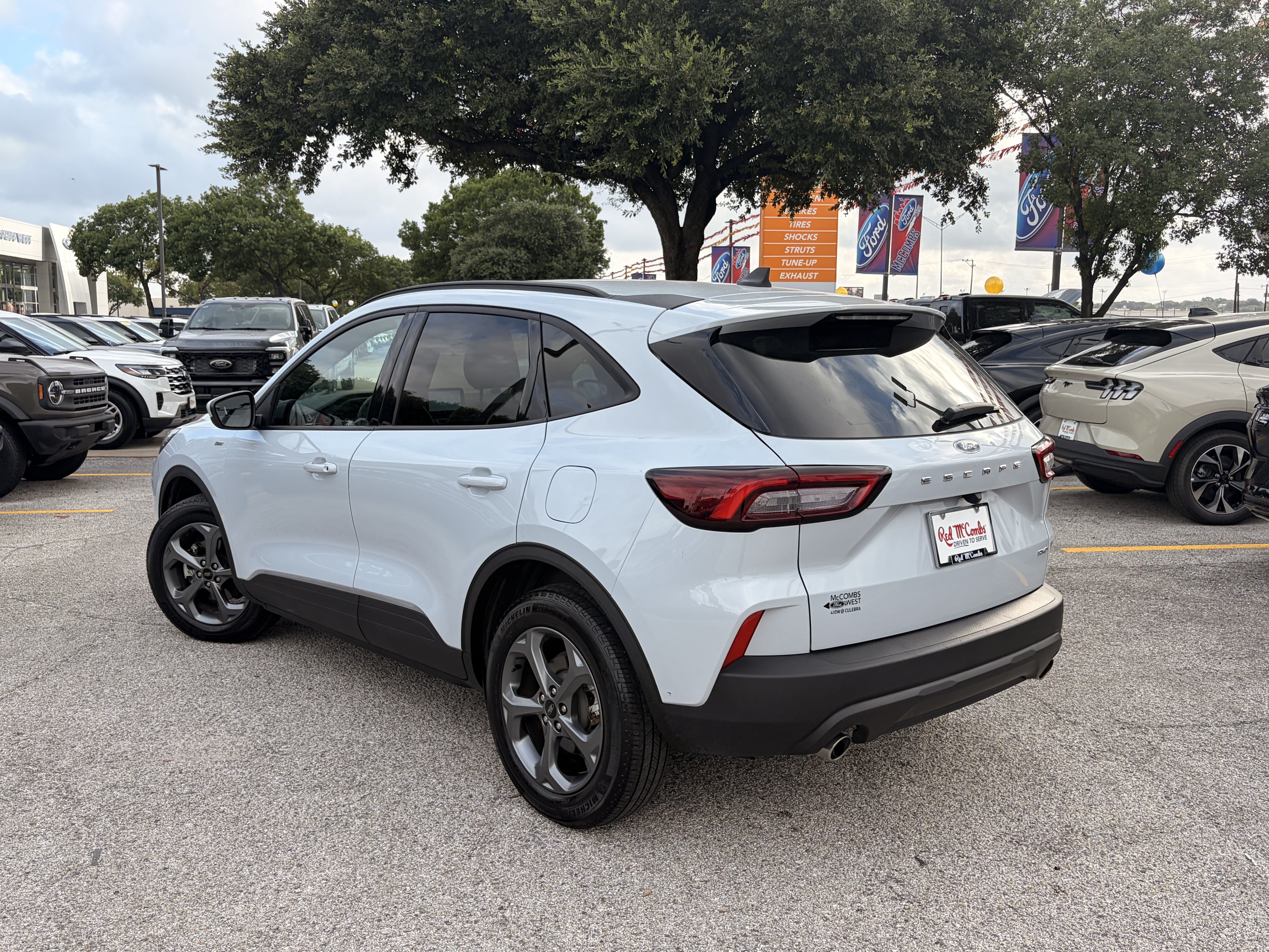 Certified 2025 Ford Escape ST-Line Select AWD/4WD image 4
