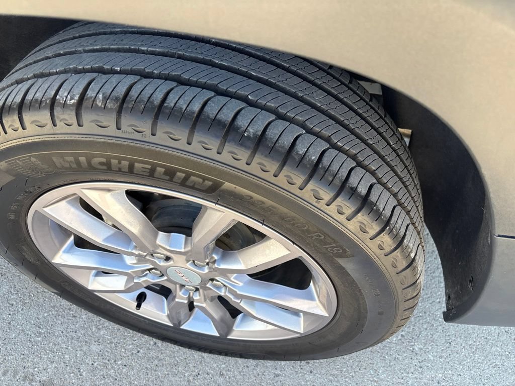 Used 2023 GMC Terrain SLT w/ Tech Package AWD/4WD image 9