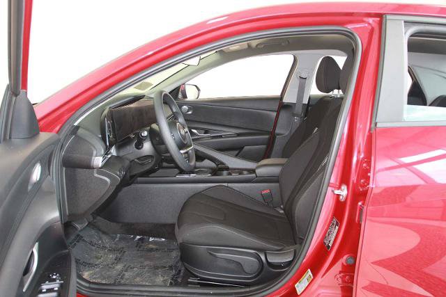 Used 2024 Hyundai Elantra Blue FWD image 18