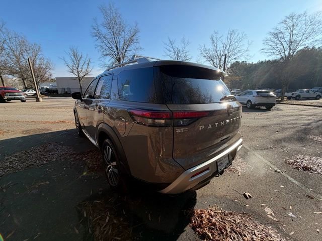 Used 2024 Nissan Pathfinder Platinum image 3