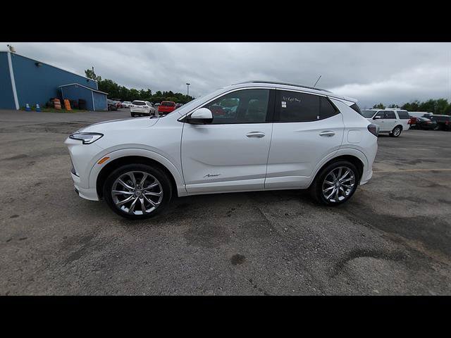 Used 2025 Buick Encore GX Avenir w/ Avenir Technology Package AWD/4WD image 5
