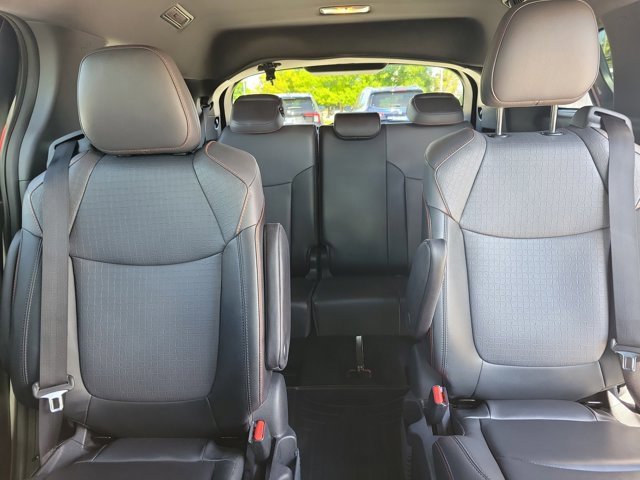 Used 2022 Toyota Sienna XSE image 18