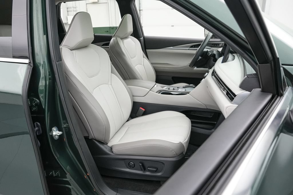 Used 2026 INFINITI QX60 Luxe w/ Cargo Package FWD image 25