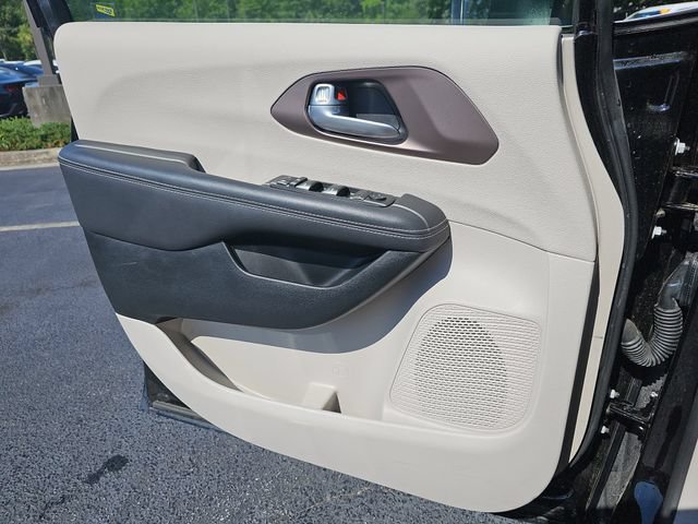 Used 2024 Chrysler Voyager LX FWD image 34