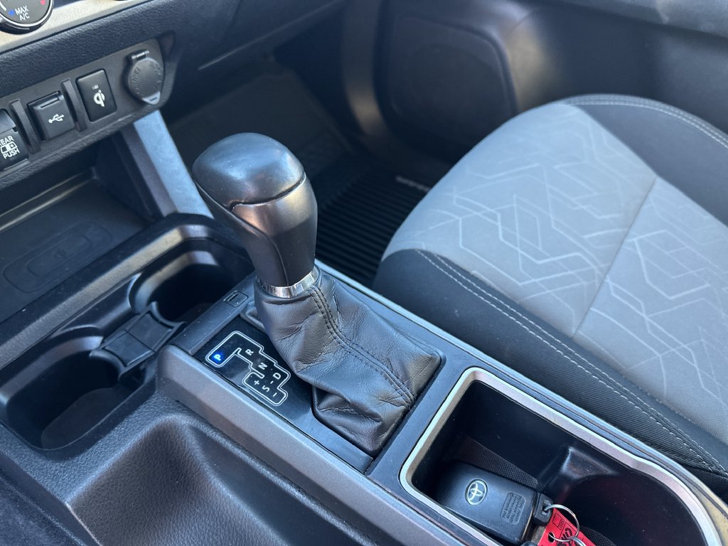 Used 2020 Toyota Tacoma TRD Sport w/ Technology Package AWD/4WD image 16