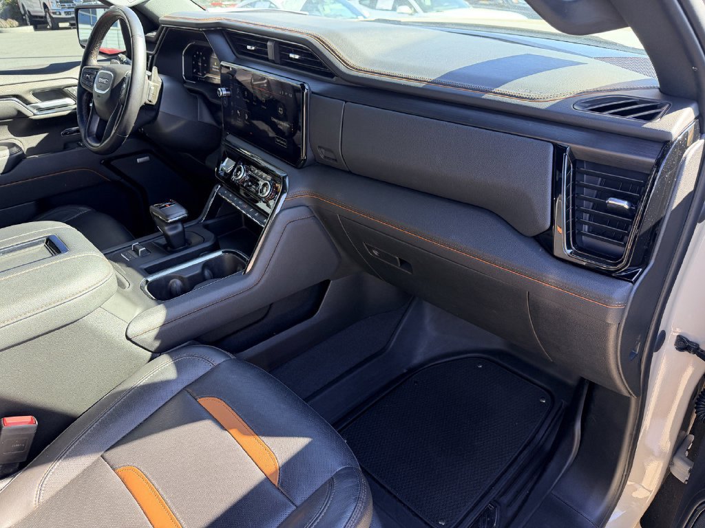 Used 2022 GMC Sierra 1500 AT4 w/ AT4 Premium Package AWD/4WD image 9